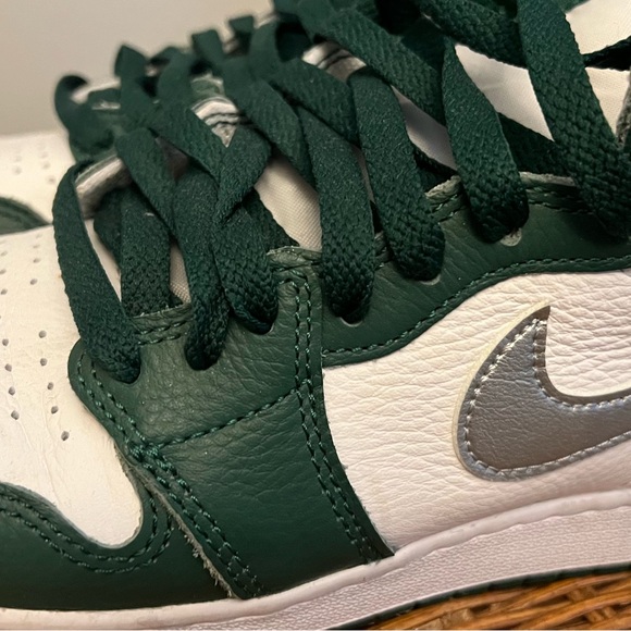 Air Jordan I Retro High OG - Picture 9 of 11